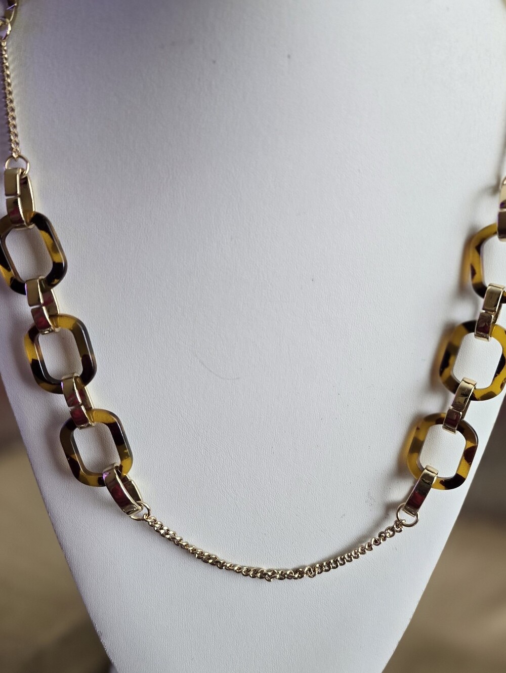 Brooks Brothers Gold & Tortoise Link Necklace